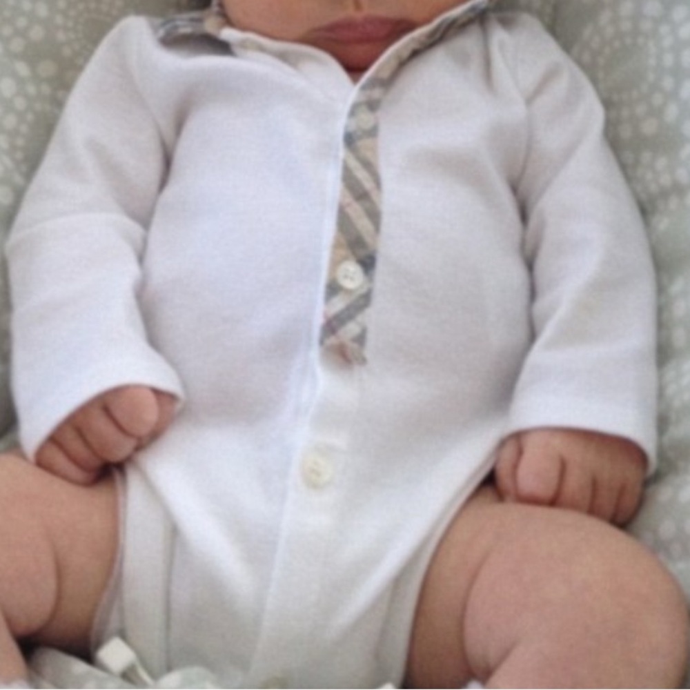 Burberry boys bodysuit with Classic Plaid Accents size 18 months